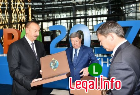 Prezident İlham Əliyev “EXPO 2017 Astana” sərgisində Azərbaycan və Qazaxıstan pavilyonları ilə tanış olub