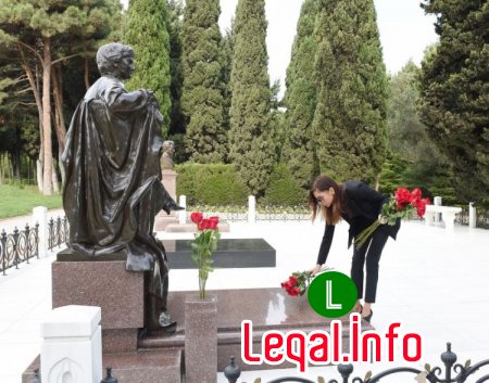 I vitse-prezident Mehriban Əliyeva Aida İmanquliyevanın məzarını ziyarət edib
