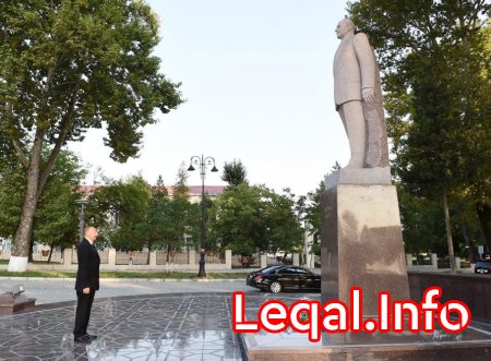Prezident İlham Əliyev ümummilli lider Heydər Əliyevin İsmayıllı rayonundakı abidəsini ziyarət edib 
