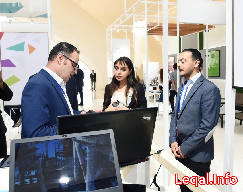Leyla Əliyeva Heydər Əliyev Mərkəzində innovativ məhsul və xidmətlərin, startapçıların uğurlu tətbiqlərinin nümayiş olunduğu pavilyonla tanış olub