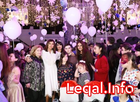 Heydər Əliyev Fondu uşaqlar üçün ənənəvi bayram şənliyi təşkil edib Heydər Əliyev Fondu uşaqlar üçün ənənəvi bayram şənliyi təşkil edib