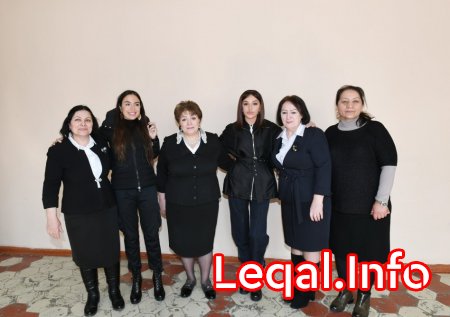 Azərbaycanın Birinci vitse-prezidenti Gəncədəki 18 nömrəli tam orta məktəbdə olub Azərbaycanın Birinci vitse-prezidenti Gəncədəki 18 nömrəli tam orta məktəbdə olub