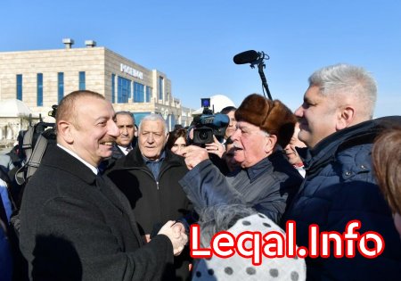 Prezident İlham Əliyev Sumqayıtın dənizkənarı bulvarında 