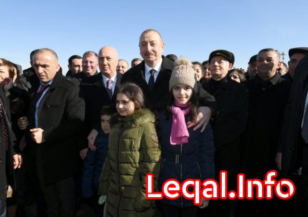 Prezident İlham Əliyev Sumqayıtın dənizkənarı bulvarında 