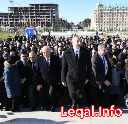 Prezident İlham Əliyev Sumqayıtın dənizkənarı bulvarında 