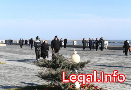Prezident İlham Əliyev Sumqayıtın dənizkənarı bulvarında 