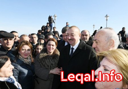 Prezident İlham Əliyev Sumqayıtın dənizkənarı bulvarında 