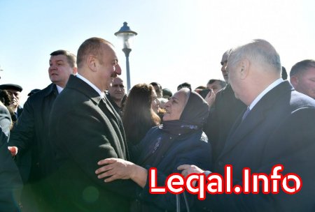 Prezident İlham Əliyev Sumqayıtın dənizkənarı bulvarında 