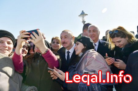 Prezident İlham Əliyev Sumqayıtın dənizkənarı bulvarında 