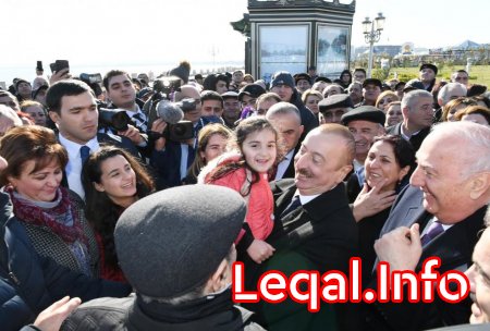 Prezident İlham Əliyev Sumqayıtın dənizkənarı bulvarında 