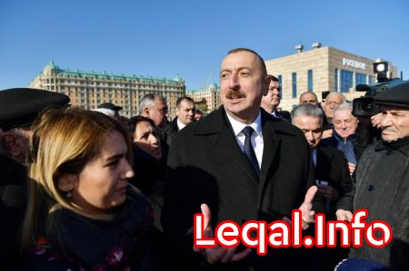 Prezident İlham Əliyev Sumqayıtın dənizkənarı bulvarında 