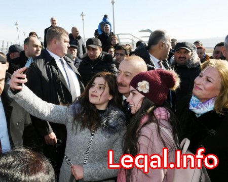 Prezident İlham Əliyev Sumqayıtın dənizkənarı bulvarında 