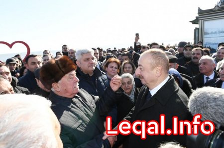 Prezident İlham Əliyev Sumqayıtın dənizkənarı bulvarında 