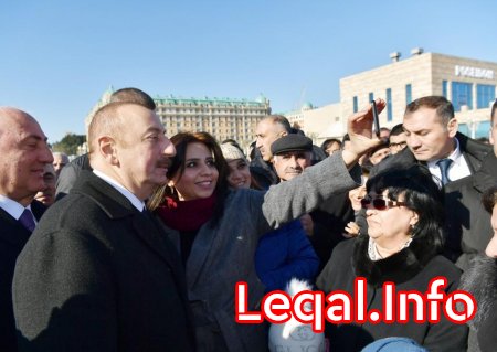 Prezident İlham Əliyev Sumqayıtın dənizkənarı bulvarında 