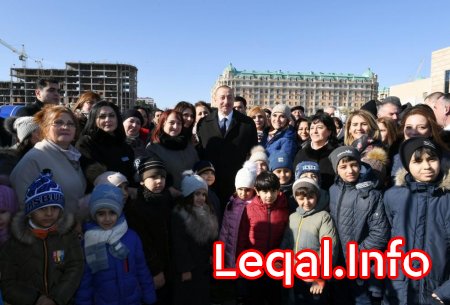Prezident İlham Əliyev Sumqayıtın dənizkənarı bulvarında 