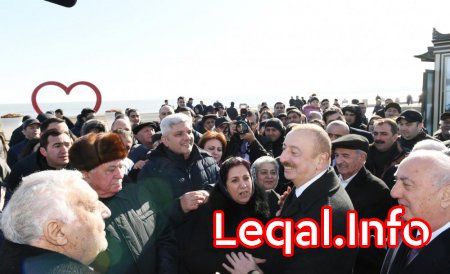 Prezident İlham Əliyev Sumqayıtın dənizkənarı bulvarında 