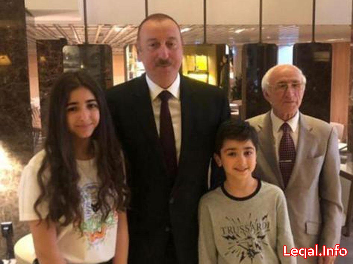 Həmvətənlərimiz Vyanada Prezident İlham Əliyevlə şəkil çəkdiriblər
