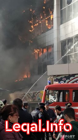 Bakıda ticarət mərkəzində güclü yanğın 