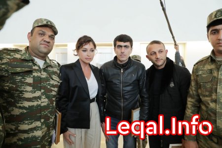 Mehriban Əliyeva yüksək texnologiyalı protezlərlə təmin olunan hərbçilərlə görüşüb Mehriban Əliyeva yüksək texnologiyalı protezlərlə təmin olunan hərbçilərlə görüşüb
