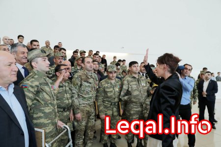 Mehriban Əliyeva yüksək texnologiyalı protezlərlə təmin olunan hərbçilərlə görüşüb Mehriban Əliyeva yüksək texnologiyalı protezlərlə təmin olunan hərbçilərlə görüşüb