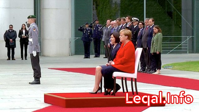 Angela Merkel himni yenə