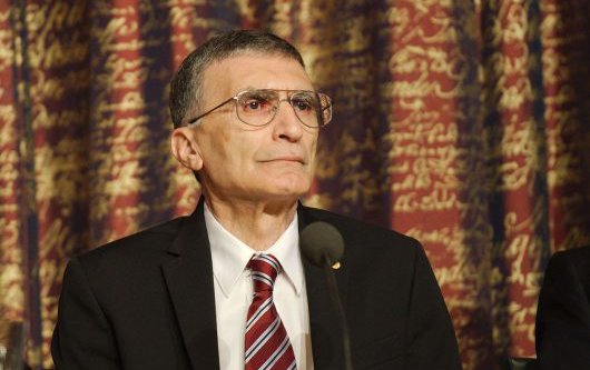 Nobel mükafatçısı Xədicənin təhsil xərclərinə yardım ayırdı