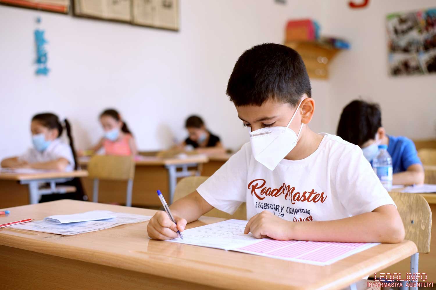 Şagirdlər məktəbdə maska taxmalıdırlarmı?