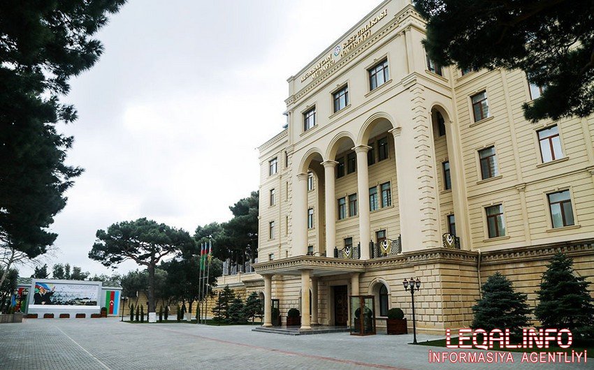 Müdafiə naziri Azərbaycan Ordusunun şəxsi heyətini təbrik edib