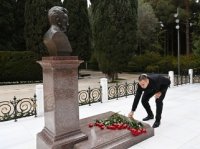 Prezident İlham Əliyev ümummilli lider Heydər Əliyevin məzarını ziyarət edib