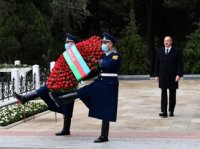 Prezident İlham Əliyev ümummilli lider Heydər Əliyevin məzarını ziyarət edib