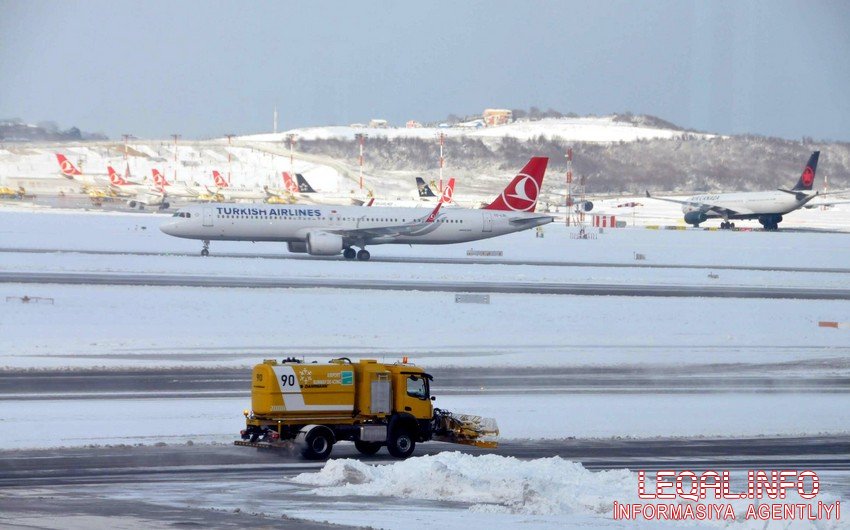 İstanbulda əlverişsiz hava şəraitinə görə 407 təyyarə reysi ləğv edildi