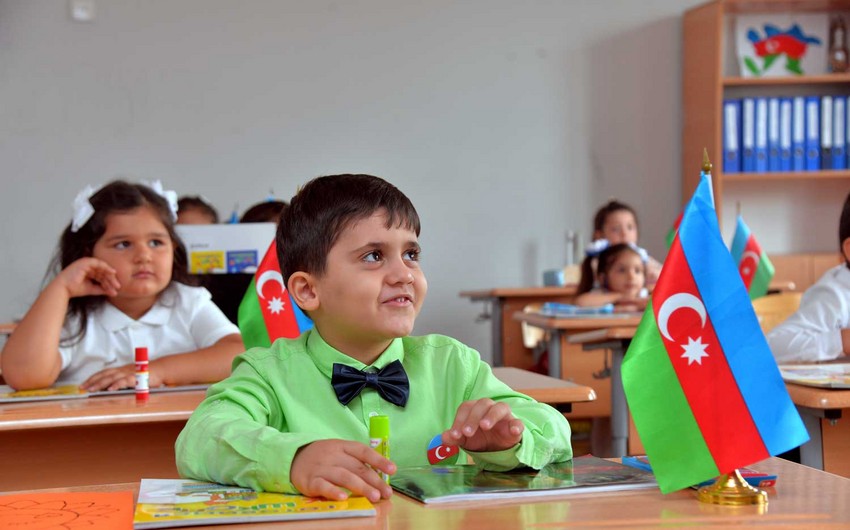 Nazir: “Azərbaycanda rus bölməsi üzrə siniflərin bağlanması müzakirə mövzusu deyil”