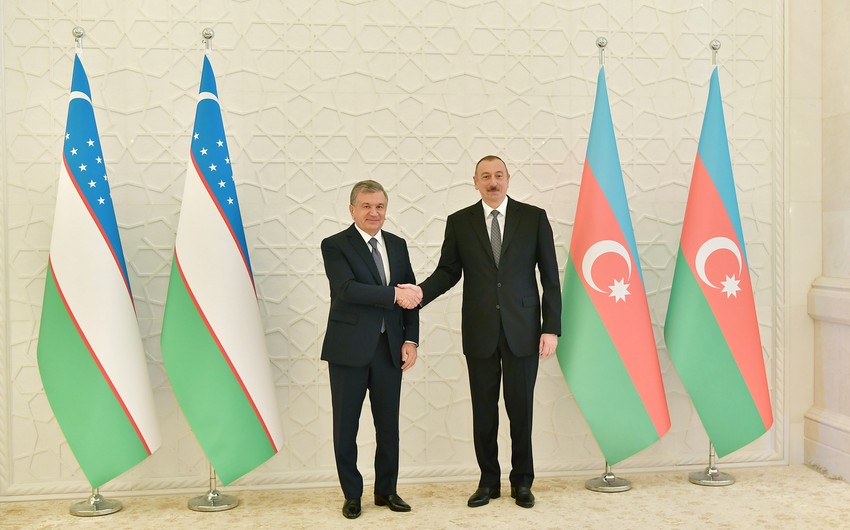 İlham Əliyev və Şavkat Mirziyoyev Daşkənddə Heydər Əliyev Meydanının açılışını ediblər