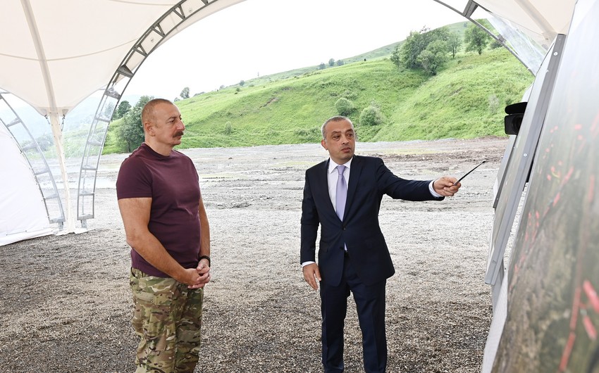 İlham Əliyev Laçında “Həkəriçay” su anbarı layihəsi ilə tanış olub
