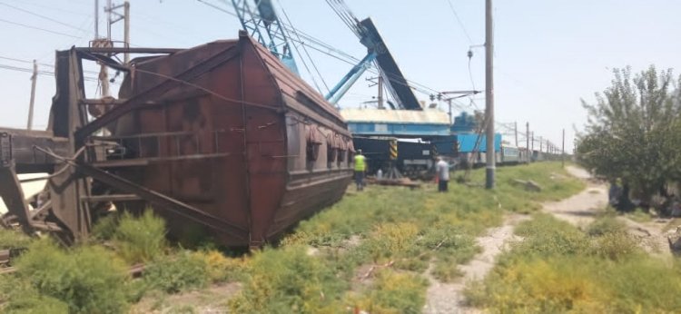 Qara dənizdən ölkəmizə xam şəkər daşıyan Gürcüstan dəmir yollarına məxsus 3 yük vaqonu aşıb
