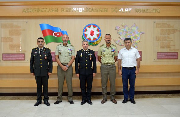 Azərbaycan və İtaliya hərbi əməkdaşlığı müzakirə etdi Azərbaycan və İtaliya hərbi əməkdaşlığı müzakirə etdi
