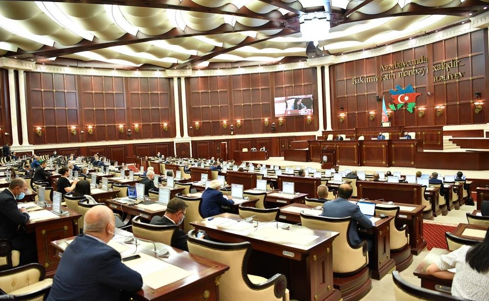 Milli Məclisin deputatlarının maaşı artırılıb