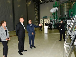 İlham Əliyev və Mehriban Əliyeva “Grand-Agro İnvitro” MMC-nin müəssisəsi ilə tanış olub