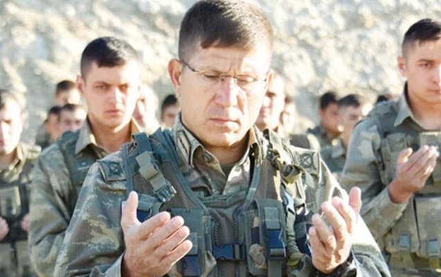Ərdoğan Azərbaycan üzrə qrup komandanını təltif etdi