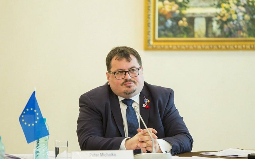 Petr Mixalko deputatın çağırışına cavab verdi