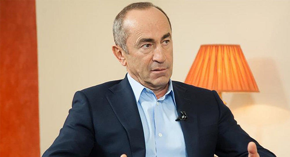 Robert Köçəryan Ermənistanı tərk edib