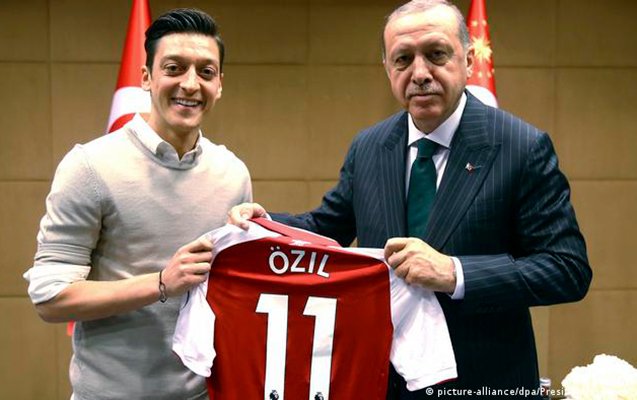 Ərdoğan Mesut Özilə saat hədiyyə etdi