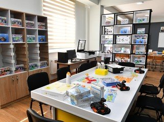 Mehriban Əliyeva Bakıda orta məktəb və körpələr evi-uşaq bağçasının açılışlarında iştirak edib Mehriban Əliyeva Bakıda orta məktəb və körpələr evi-uşaq bağçasının açılışlarında iştirak edib