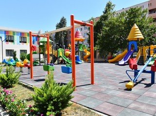 Mehriban Əliyeva Bakıda orta məktəb və körpələr evi-uşaq bağçasının açılışlarında iştirak edib Mehriban Əliyeva Bakıda orta məktəb və körpələr evi-uşaq bağçasının açılışlarında iştirak edib