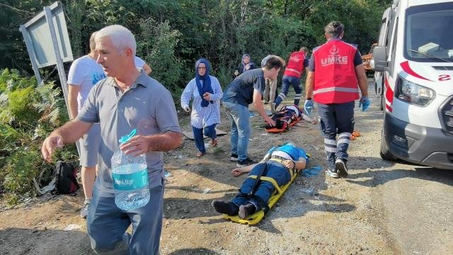 Türkiyədə turistləri daşıyan avtobus aşdı, ölən var Türkiyədə turistləri daşıyan avtobus aşdı, ölən var