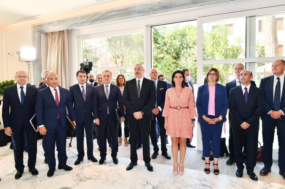 Azərbaycanla İtaliya arasında sənədlərin mübadiləsi oldu Azərbaycanla İtaliya arasında sənədlərin mübadiləsi oldu