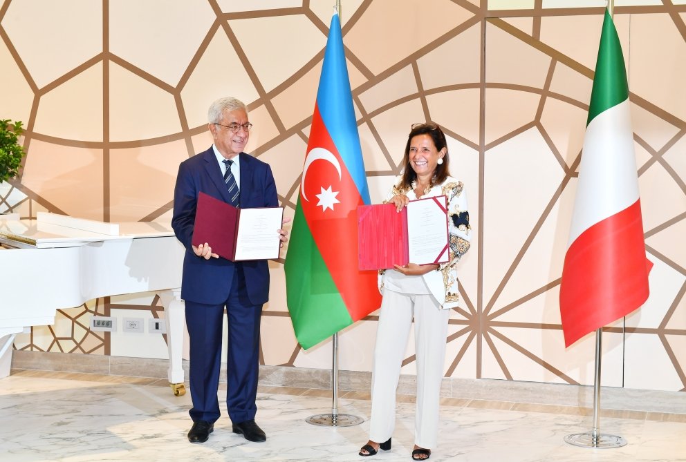 Azərbaycanla İtaliya arasında sənədlərin mübadiləsi oldu Azərbaycanla İtaliya arasında sənədlərin mübadiləsi oldu