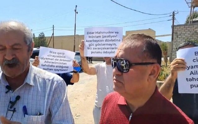 Eldar Mahmudovun villasının qarşısında etiraz
