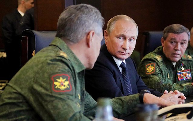 Putin Şoyqu və Gerasimovla qapalı görüş keçirir