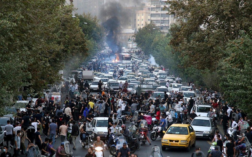 Ekspert: “Rəsmi Tehran həm İran, həm də Ukrayna xalqlarının hüquqlarını pozur”